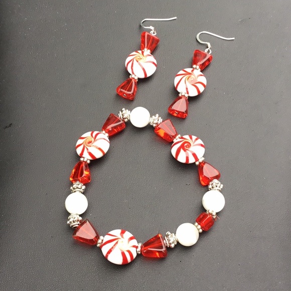 Peppermint Candy Beaded Bracelet and earrings set - Picture 4 of 7